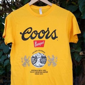 YELLOW COORS BANQUET GRAPHIC BEER BRAND TSHIRT